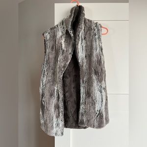 EUC faux fur vest Small